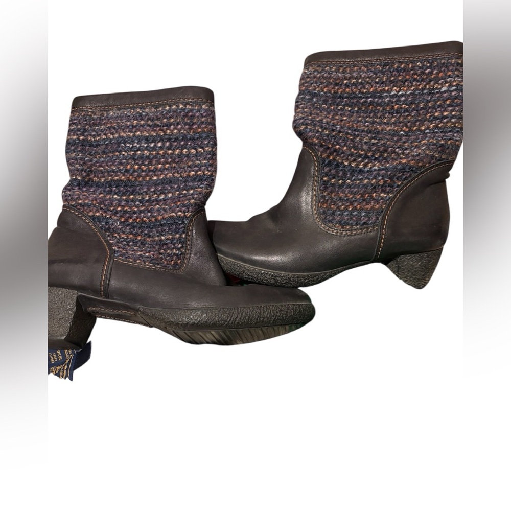 Think! Black leather ankle boots with navy blue woven knit. Size 38 (7.5) - Picture 2 of 7